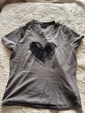 Desigual Gray Short-Sleeve Tee with Black Heart Graphic